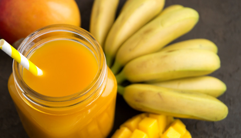 smoothie pomarańczowy, banany i mango