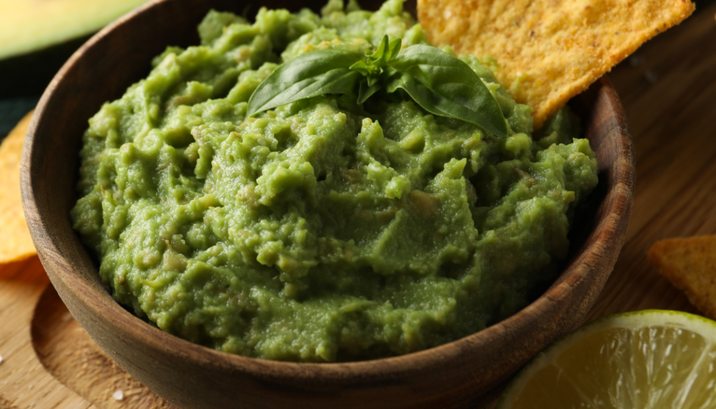 guacamole w miseczce
