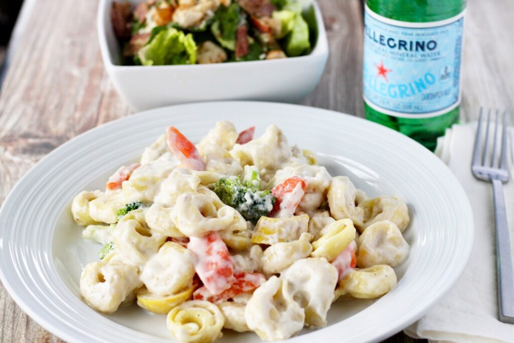 sałatka z tortellini