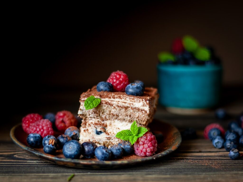 tiramisu z malinami